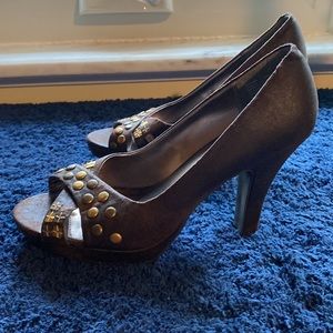 Leather Lei heels with gold metal accents. Size 6.